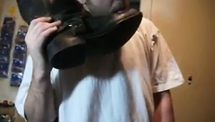 David Keller çizmeleri yalıyor