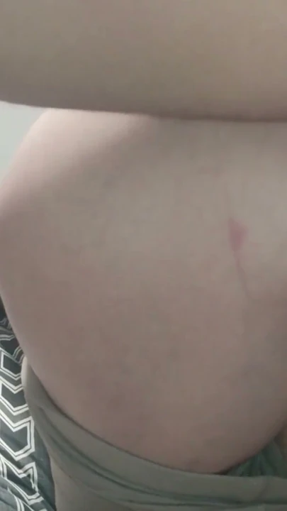 Tombul amatör orta yaşlı seksi kadın anal seks yapıyor ve büyük götü dölleniyor | Klip 1