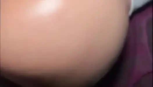Sıkı küçük amcık o kadar iyi ki iki kez boşalıyor