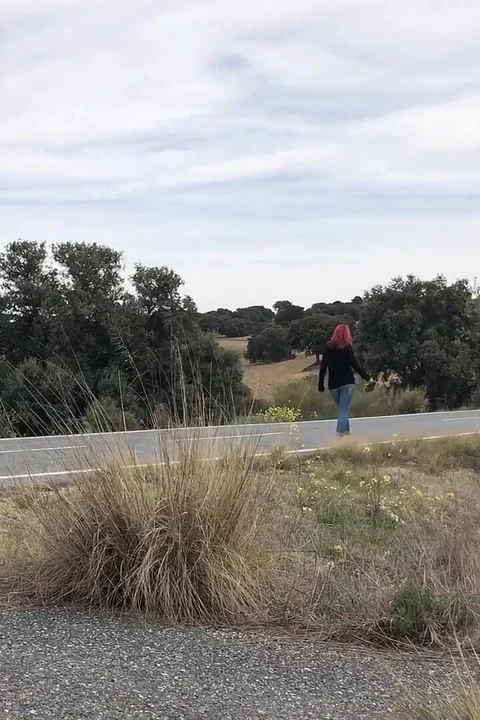 Kirli ayak tabanları yürüyor ve azdırıyor