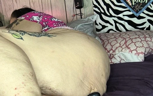 Azgın sikişirken zevki ikiye katlıyor