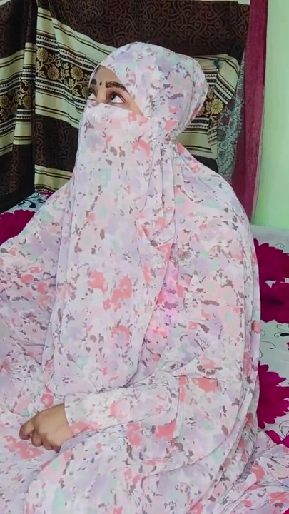 Обязательный для просмотра момент из "Индийская мусульманская девушка в Бурхиха наслаждается романтической дождливой ночью"