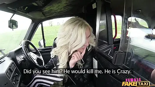 Female Fake Taxi - водителя-блондинку с большими сиськами долбит пассажир-качок