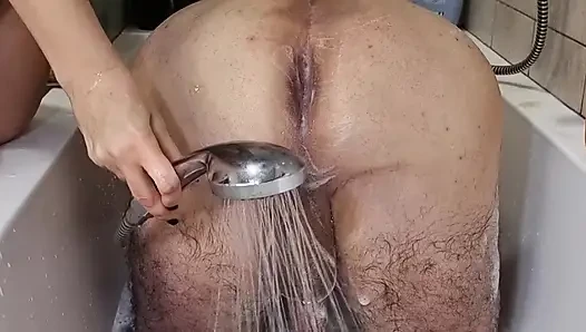 Evli kadınla biseksüel ev yapımı seks. Çift dildo. Evli kadın kocasını tıraş ediyor. Bölüm 1. Ep 30002