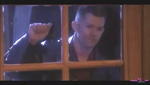 İlk kez siyah bir amcığı tatmaya hevesliyken ırklararası seks yapıyor