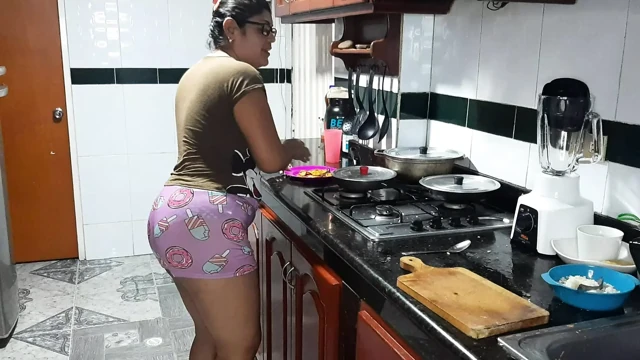 Sıcak milf sikimi emiyor
