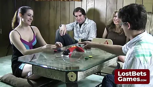 Vahşi ve ateşli striptiz noname oyunu için kendinizi hazırlayın