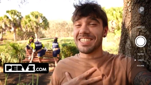 Üçü de büyük yarağını emerse bileği iyileşecek