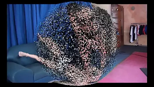 mickey için top işkencesi