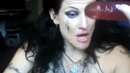 Szandora dildo gırtlağına kadar alıyor