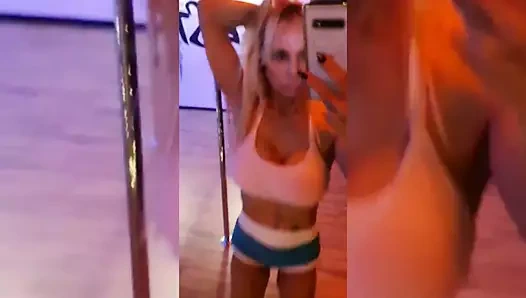 Sarışın puma sürtük çeşitli dans 4 sıcak