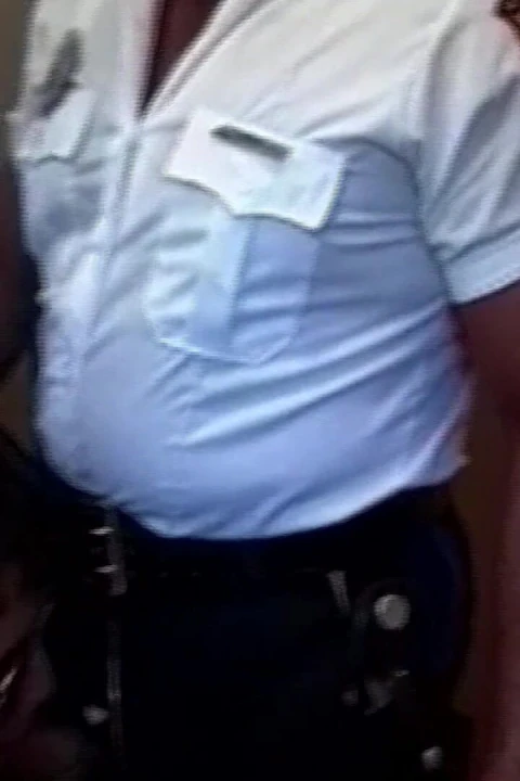 Sırt tadı sahnesi-2 azgın polis şantiyede yarağını emdirmeyi seviyor
