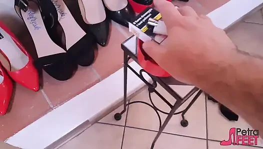Petra'nın ayakları bakış açısıyla masaj yapıyor