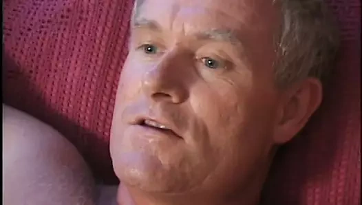 Erkekler grup ırklararası partide kızların yüzüne boşalıyor