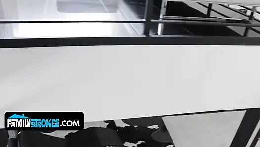 Büyük memeli naiomi mae yüze boşalma tam film
