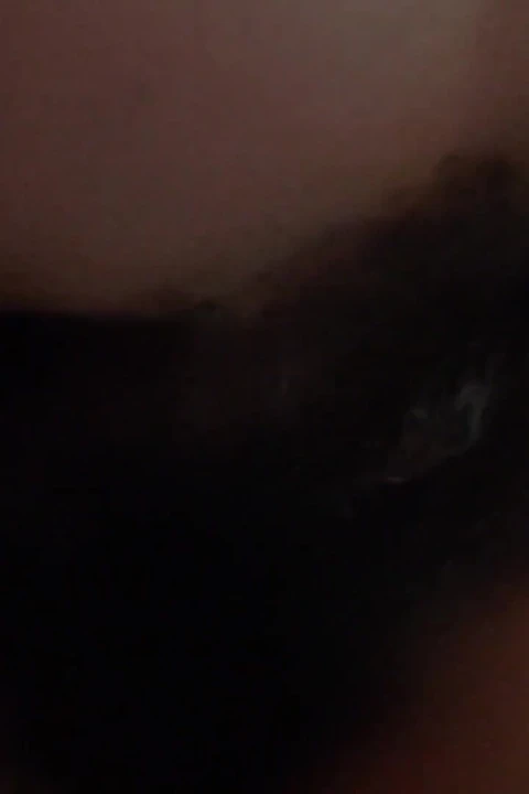 Bana büyük amını göstermek ve mastürbasyon yapmak için, güzel üvey anne iç çamaşırını iki kez çıkarıyor