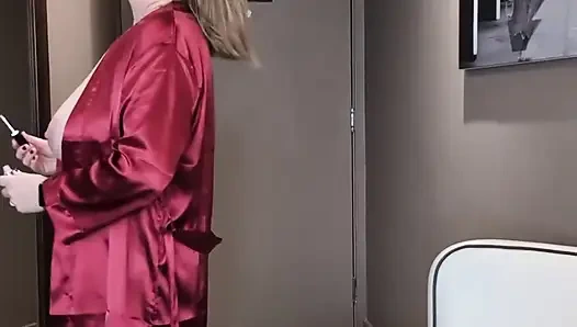 Taşaklar Marie'nin amının derinliklerinde