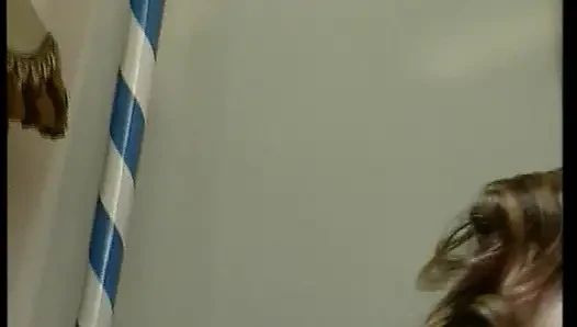 Külotlu çorap giyen Alman kızıl saçlı kız sikiliyor ve dolduruluyor