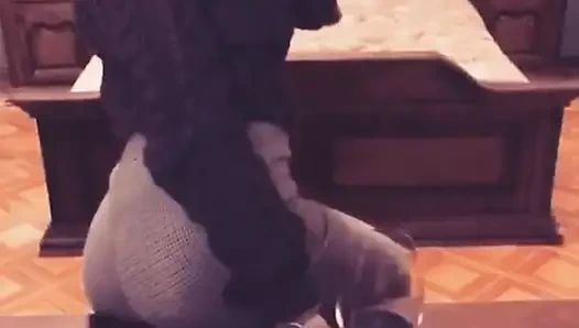 Genç anne selfie yapar