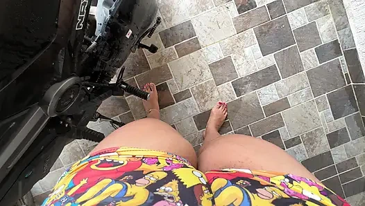 Yeni komşularımın önünde mastürbasyon yapmaya tamamen bayılıyorum