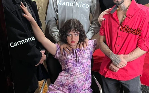 Roleta Russa Candy grup seks düzenlenmemiş bir grup sekse dönüşüyor ve bts bölüm 1