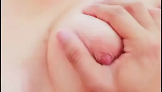 Bir motelde jakuzide seks yapıyor