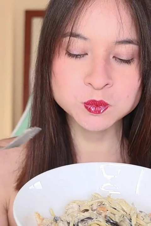 Mukbang spagetti - mukbang videoları mevcut