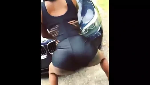 Kısa boylu Kanadalı göt boşalma twerk