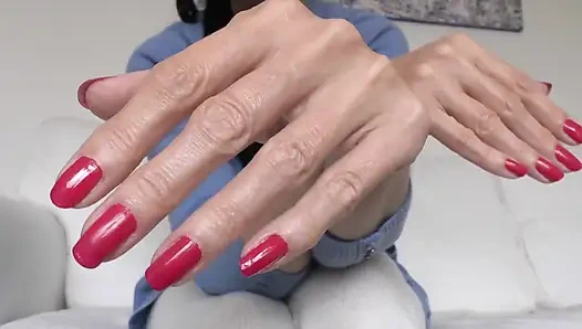 Kırmızı tırnaklar, Lady Victoria Valente tarafından sunuldu