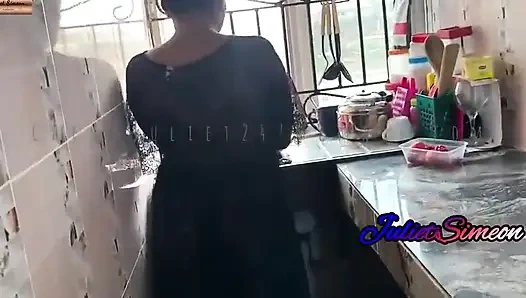 Me dio un perrito caliente de la cocina al dormitorio