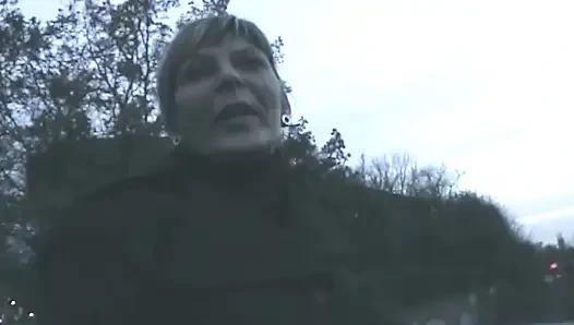 Olgun sarışın dildolarla orgazm olana kadar ıslak amcık