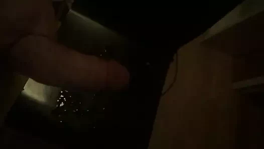 Büyük horoz, arka arkaya ikinci yükte sandalyeye cums.