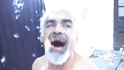 Bir kızla iki eski üvey baba