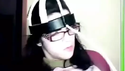 Frau mastubiert fuer ihren Freund in Skype