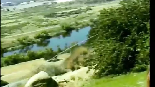 Büyük doğal memeli ateşli piliç sıkı amcığını yarakla dolduruyor