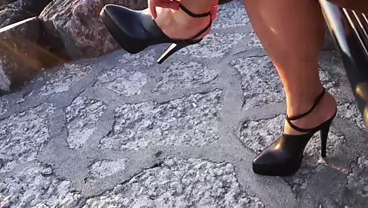 Siyah topuklu ayakkabılar