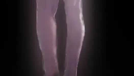 Seksi iç çamaşırı sutyen külotu poz ediyor arkadan görünüm azdırıyor