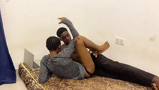 Yahooboy Kız Arkadaşını Sert Sikiyor