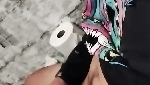 Banyoya geliyorum çünkü çekmem gerekiyor