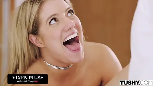 Tushy iki nymphos erkek arkadaşını uyandırıyor ve genişletiliyor