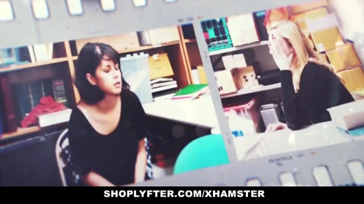 Shoplyfter - lanet bir sıcak Asyalı genç hırsız