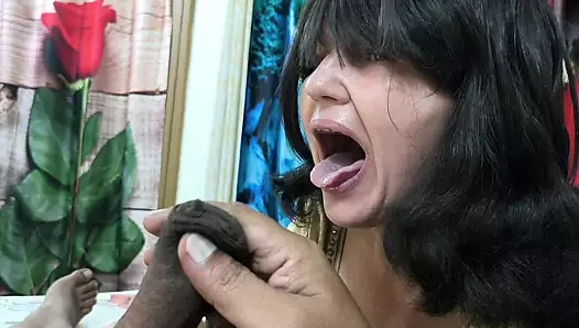 Üvey teyze büyük zenci üvey yeğenini baştan çıkarıyor