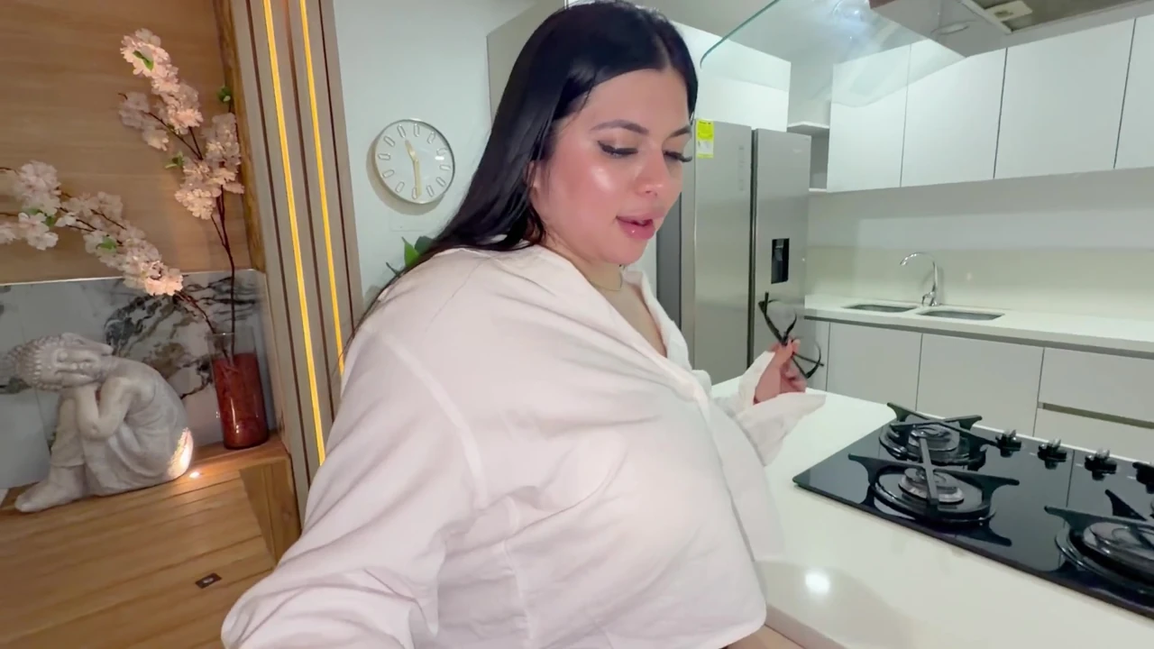 Big ass secretary knows how to please her boss, I ejaculate in her ass