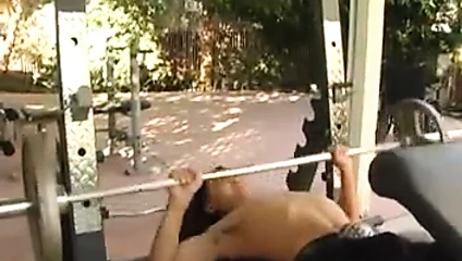 Sarışın milf seviyor genç Asya oğlan