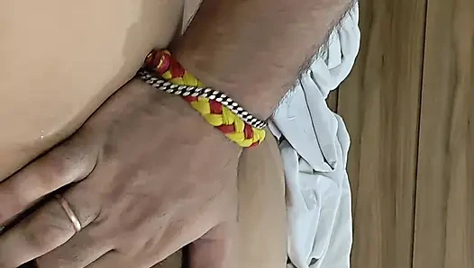 Hintli yenge amcığımı parmaklıyorum