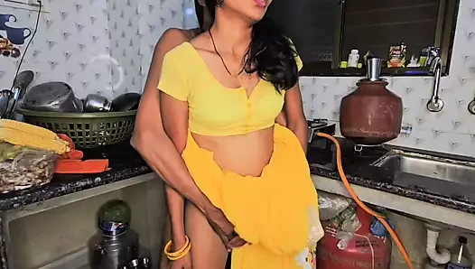 Mutfak ince erkek kız sesli seks kendini zevk alıyor