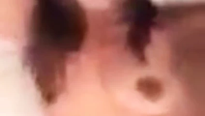 Kız arkadaşım benim için bir sürtünüyor