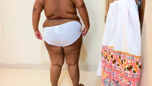 Hintli Müslüman 18 yaşındaki yeni evli yenge fildişi tarafından sikiliyor