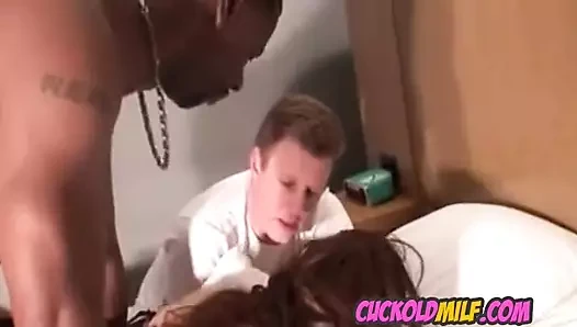 Kocasını büyük zenci yarağı ile aldatan orta yaşlı seksi kadın