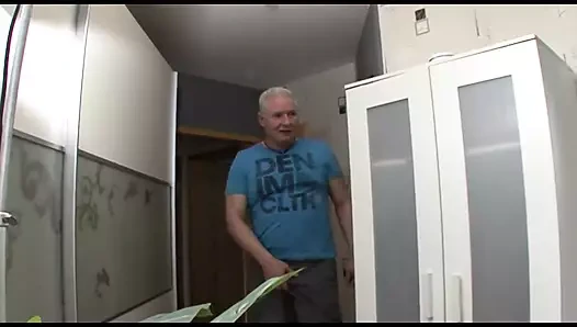 Orta yaşlı seksi kadınlar hiç olmamış gibi birbirlerinin amlarına sokuyor - 1